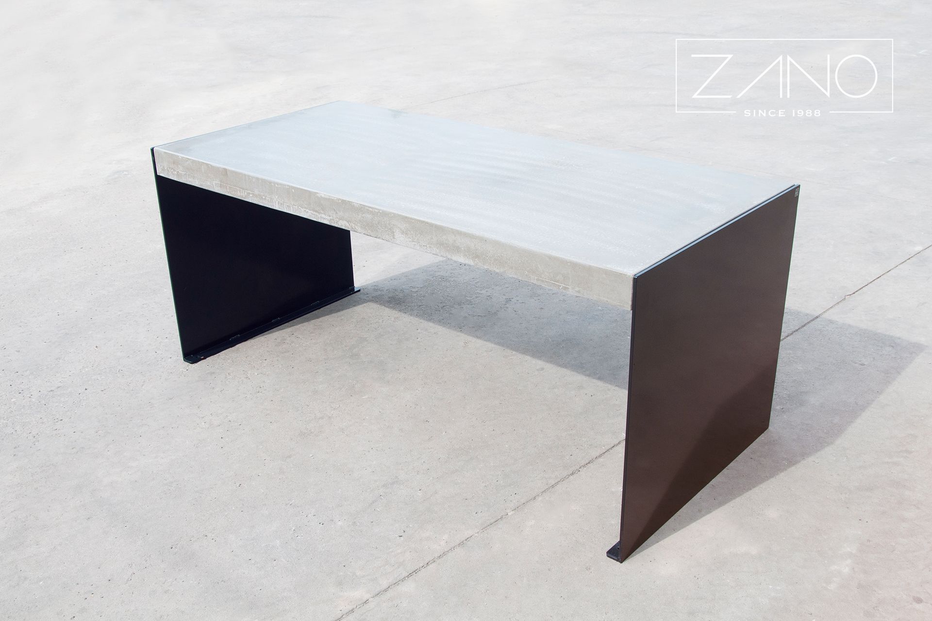 Mesa de hormigón pulido | ZANO Mobiliario Urbano